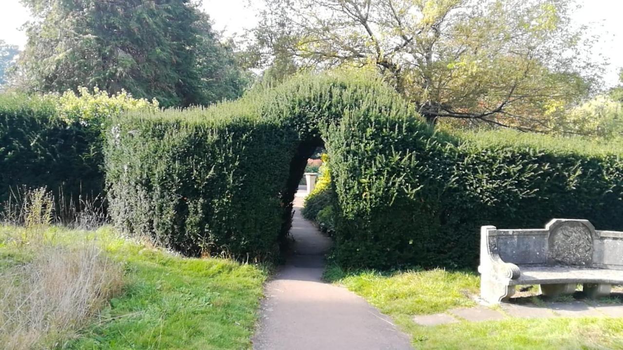 Many Worlds Meet - Eurostar, Wimbledon 30 Mins, Central London, Gatwick 15 Mins - Spacious, Sleeps Up To 16 Plus Cot - Free Wifi, Parking - Next To Lloyd Park, Great For Families, Walkers, Relocators - Ideal For Contractors Croydon Eksteriør billede