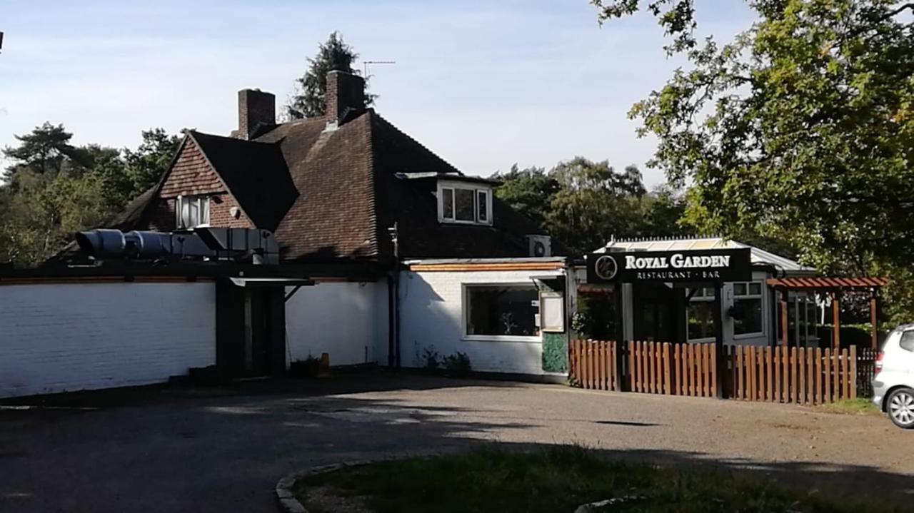 Many Worlds Meet - Eurostar, Wimbledon 30 Mins, Central London, Gatwick 15 Mins - Spacious, Sleeps Up To 16 Plus Cot - Free Wifi, Parking - Next To Lloyd Park, Great For Families, Walkers, Relocators - Ideal For Contractors Croydon Eksteriør billede