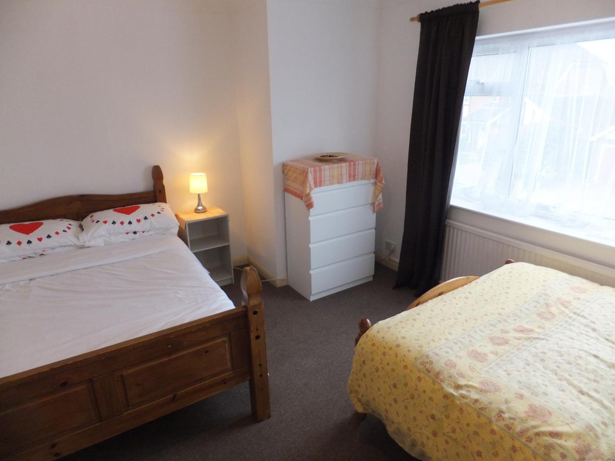 Many Worlds Meet - Eurostar, Wimbledon 30 Mins, Central London, Gatwick 15 Mins - Spacious, Sleeps Up To 16 Plus Cot - Free Wifi, Parking - Next To Lloyd Park, Great For Families, Walkers, Relocators - Ideal For Contractors Croydon Eksteriør billede