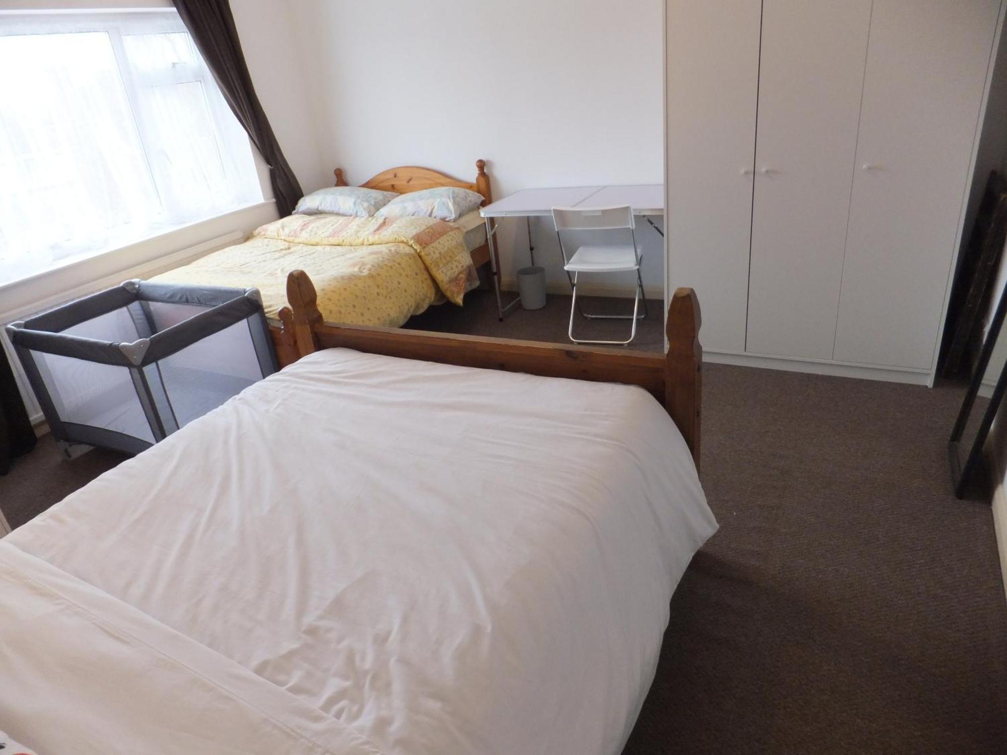 Many Worlds Meet - Eurostar, Wimbledon 30 Mins, Central London, Gatwick 15 Mins - Spacious, Sleeps Up To 16 Plus Cot - Free Wifi, Parking - Next To Lloyd Park, Great For Families, Walkers, Relocators - Ideal For Contractors Croydon Eksteriør billede
