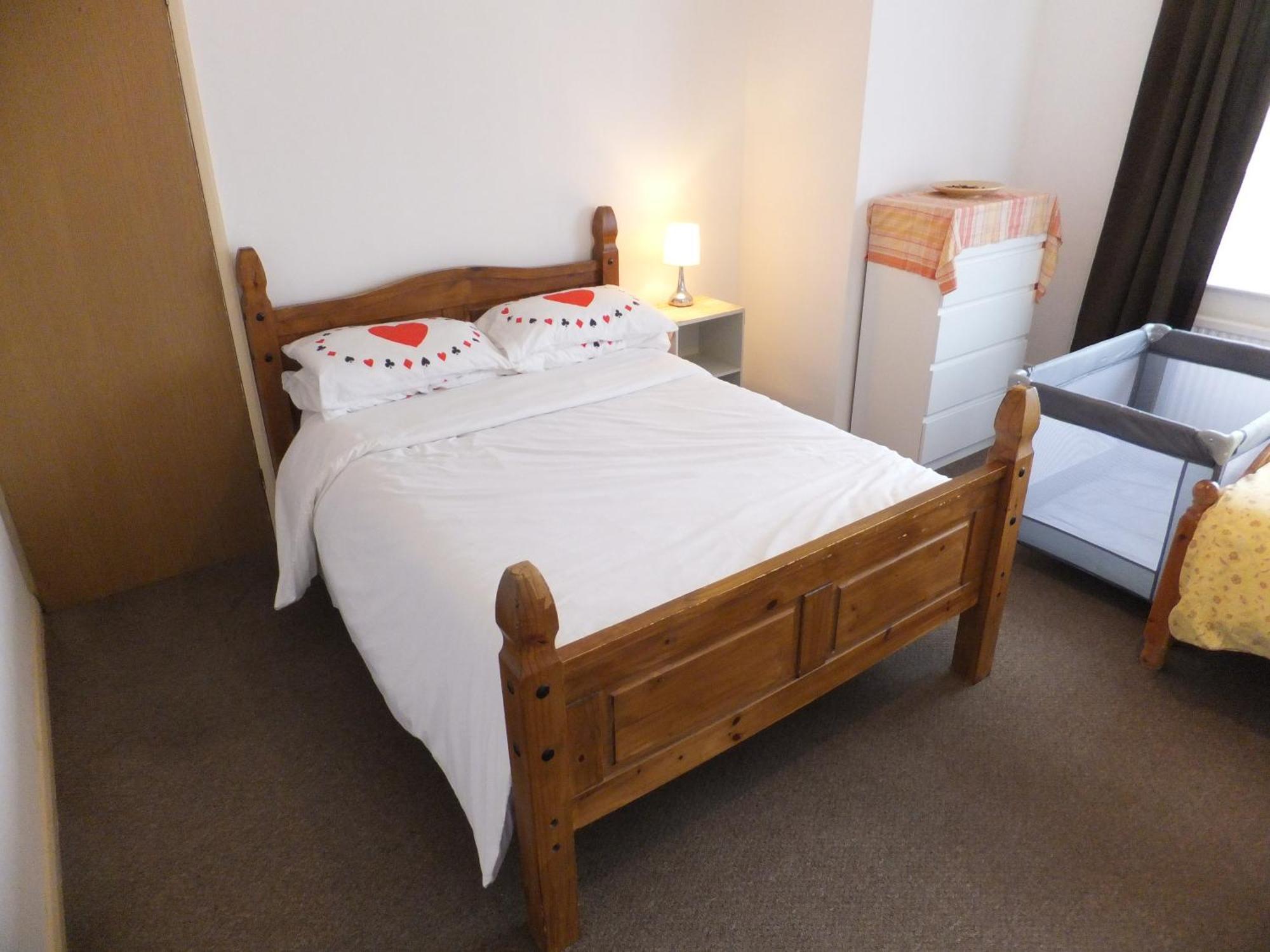 Many Worlds Meet - Eurostar, Wimbledon 30 Mins, Central London, Gatwick 15 Mins - Spacious, Sleeps Up To 16 Plus Cot - Free Wifi, Parking - Next To Lloyd Park, Great For Families, Walkers, Relocators - Ideal For Contractors Croydon Eksteriør billede