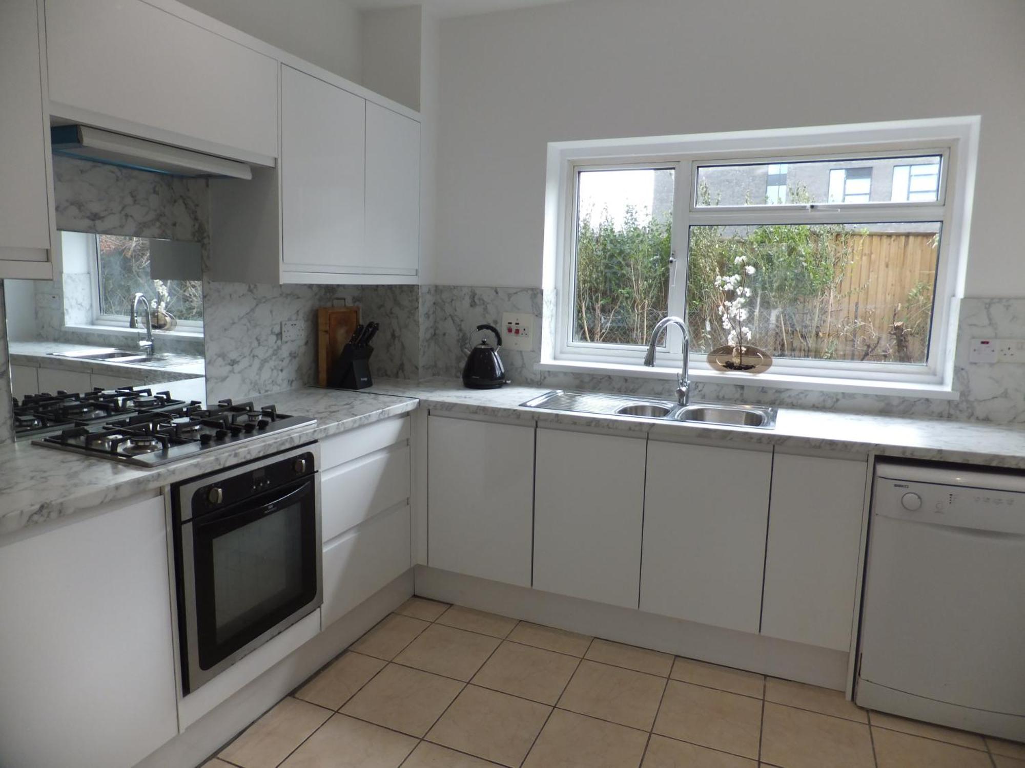 Many Worlds Meet - Eurostar, Wimbledon 30 Mins, Central London, Gatwick 15 Mins - Spacious, Sleeps Up To 16 Plus Cot - Free Wifi, Parking - Next To Lloyd Park, Great For Families, Walkers, Relocators - Ideal For Contractors Croydon Eksteriør billede