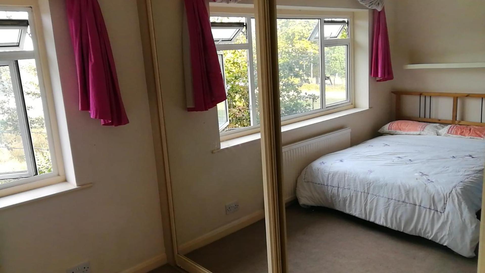 Many Worlds Meet - Eurostar, Wimbledon 30 Mins, Central London, Gatwick 15 Mins - Spacious, Sleeps Up To 16 Plus Cot - Free Wifi, Parking - Next To Lloyd Park, Great For Families, Walkers, Relocators - Ideal For Contractors Croydon Værelse billede