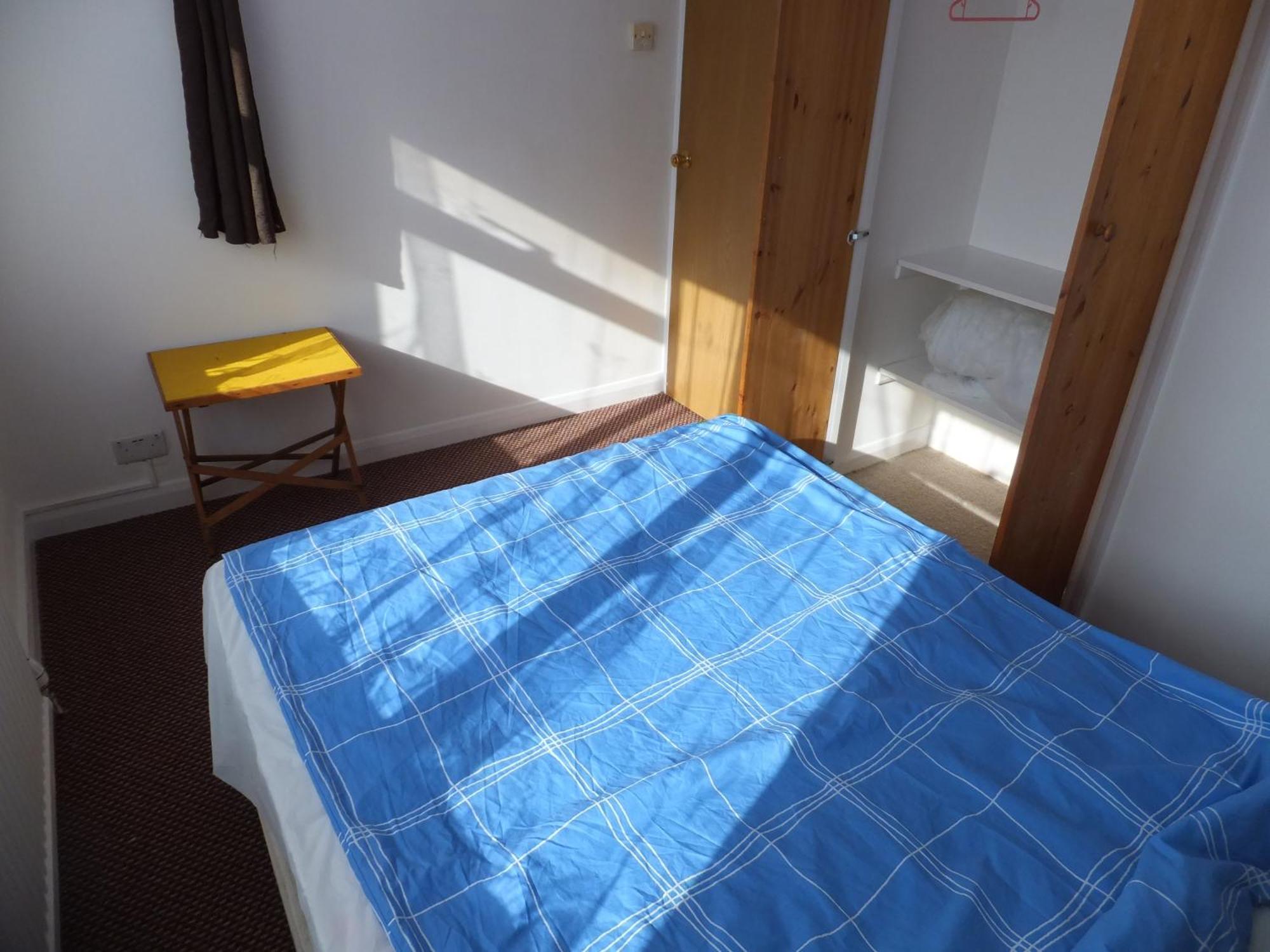 Many Worlds Meet - Eurostar, Wimbledon 30 Mins, Central London, Gatwick 15 Mins - Spacious, Sleeps Up To 16 Plus Cot - Free Wifi, Parking - Next To Lloyd Park, Great For Families, Walkers, Relocators - Ideal For Contractors Croydon Værelse billede